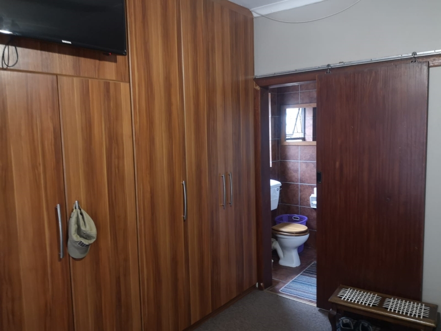 5 Bedroom Property for Sale in Despatch Central Eastern Cape